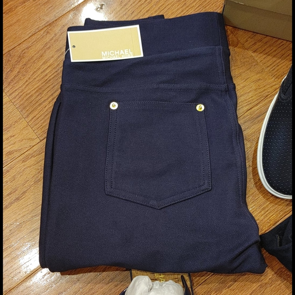 In the NAVY! Michael Kors Summer slimming elegance - Picture 2 of 6